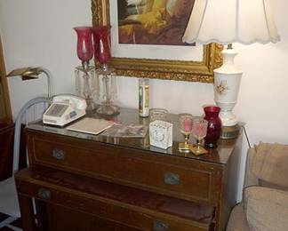 Pull Out Table & Lamp