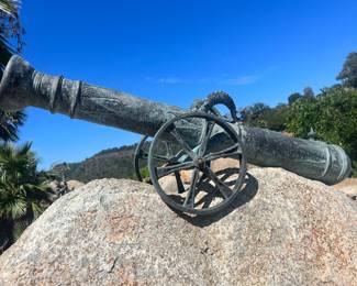 Bronze canon 
