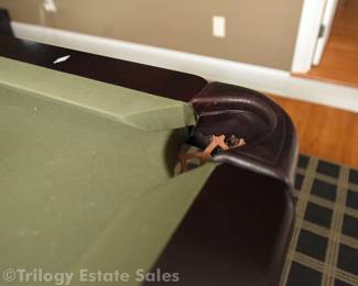 Brunswick 8' "Bradford II" Traditional Cherry Billiards Pool Table With Leather And Fringe Pockets And Ball & Claw Feet Includes Cue Rack And Cues