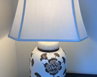 Floral ceramic based lamp