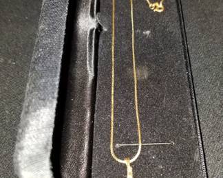 14kt necklace w/ cross