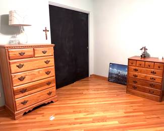 Solid maple 3-drawer dresser. 4-drawer upright dresser. 