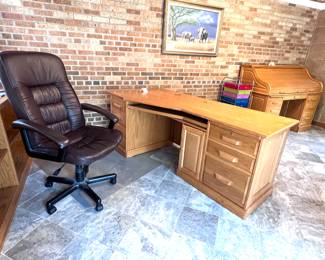 Solid oak executive desk with leather chair. Classic Oak purchase. Pull out drawer for keyboard. 