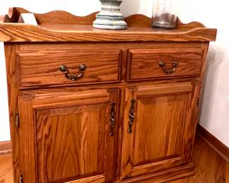 Solid oak buffet. Classic Oak purchase. Excellent condition. 