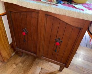 2 door cabinet 