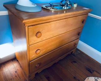 Maple 3 drawer dresser