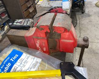 Small Columbian vise