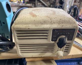 Vtg. radio -needs wiring 