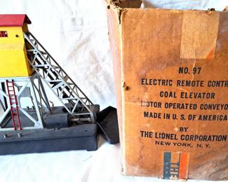 RARE LIONEL TRAIN COAL ELEVATOR W ORIGINAL BOX