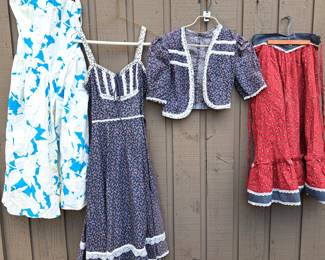 VINTAGE LADIES CLOTHING LOT