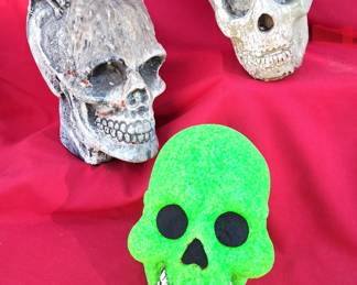 HALLOWEEN SKULLS