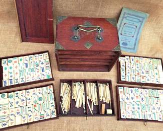 VERY RARE MAJONG GAME IN CASE