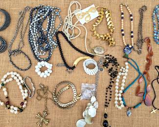 COSTUME JEWELRY LOT