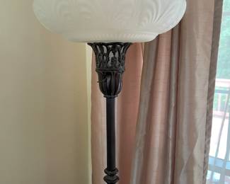 Oval pole lamp
