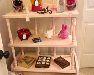 Etagere or shelving for books