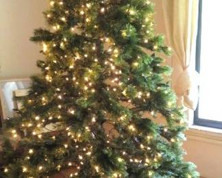 7'5" Stay lit Christmas Tree