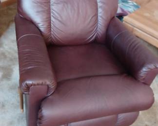 Pair of leaderlike Recliners. Comfy and in great condition