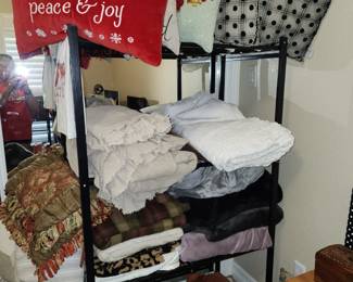 Blankets - Tablecloths - Bedspreads - Pillows