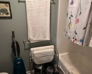 Bathroom - Towel rack, decorative hanging rack