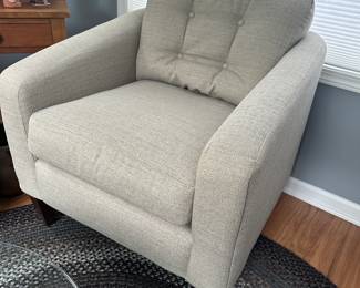 1 of 2 LaZboy accent chairs available Like new