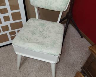 Sewing chair