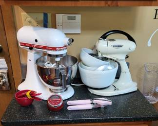 KitchenAide & Black and Decker mixers