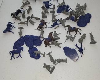 Vintage mini toy plastic military figures