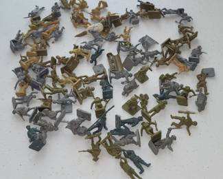 Vintage mini toy plastic army men