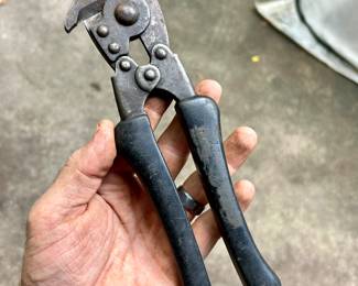 WWII 1945 US military barbed wire cutters