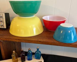 Pyrex primary colors 4pc Bowl Set 