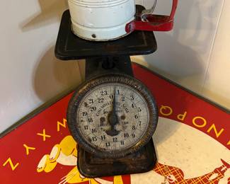 Black scale 
Vintage sifter 