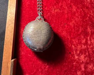 Vintage mesh compact purse 
