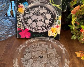 Crystal Clear Studios Bouquet frosted platter 14", new