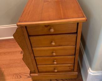 #31 Wood Knotty Pine 5 drawer End Table w/magazine Stand & pull-out cupholders - 22x15x22 $100.00