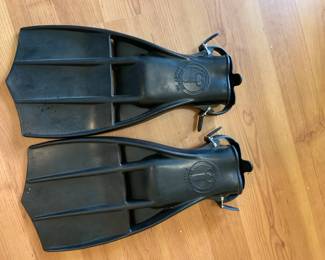 #82 Vtg. Scuba Divers Swim Fins Aqua Lung - One size fit all $20.00