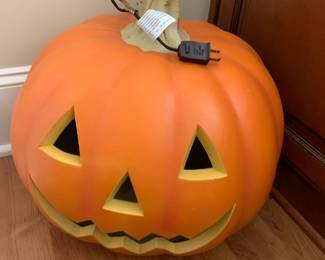 #86 Plug- in Giant Pumpkin - 14x17 $25.00