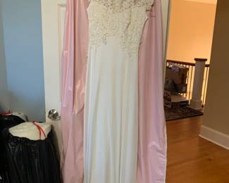 #246 1980 size 2 wedding dress $50.00