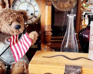 ANTIQUE CLOCKS, VINTAGE TEDDY BEARS BOYDS BEARS