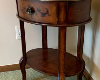 Elegant accent table