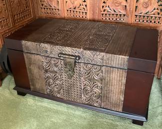 Decorative trunk