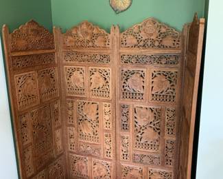 Sunning hand carved wooden screen 