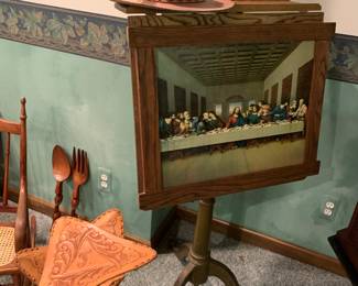 Fantastic image of the last supper displayed on an antique stand