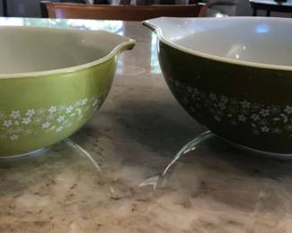 Vintage Pyrex Bowl Set