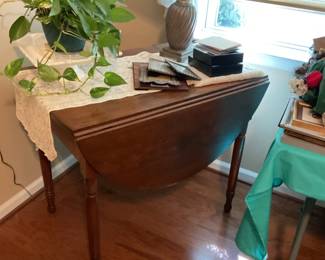 Drop leaf Table