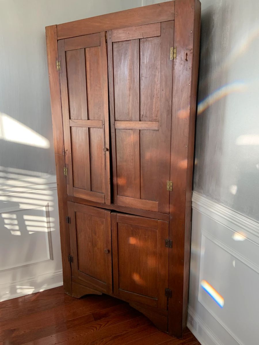 corner cupboard closed