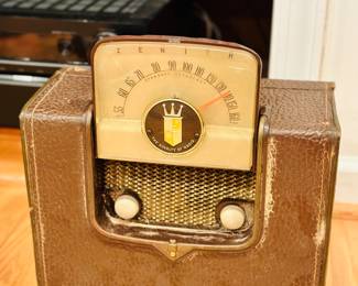 Vintage Zenith Flip Up G503 Radio (Mid Century)