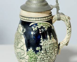 Handle right view of vintage ceramic German beer stein (#4) with a pewter lid, inscription reads "In Vino Veritas, Aber Auch Im Bier Etwas"