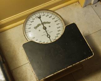 Antique Health-O-Meter green analog bathroom scale