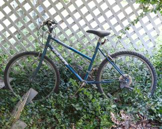 Blue women's Huffy bicycle