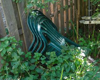 Set of 4 green plastic lawn chairs